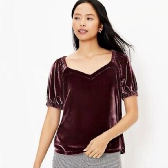 LOFT Tops - NWT LOFT Velvet Sweetheart Neck Puff Sleeve Top Sz L